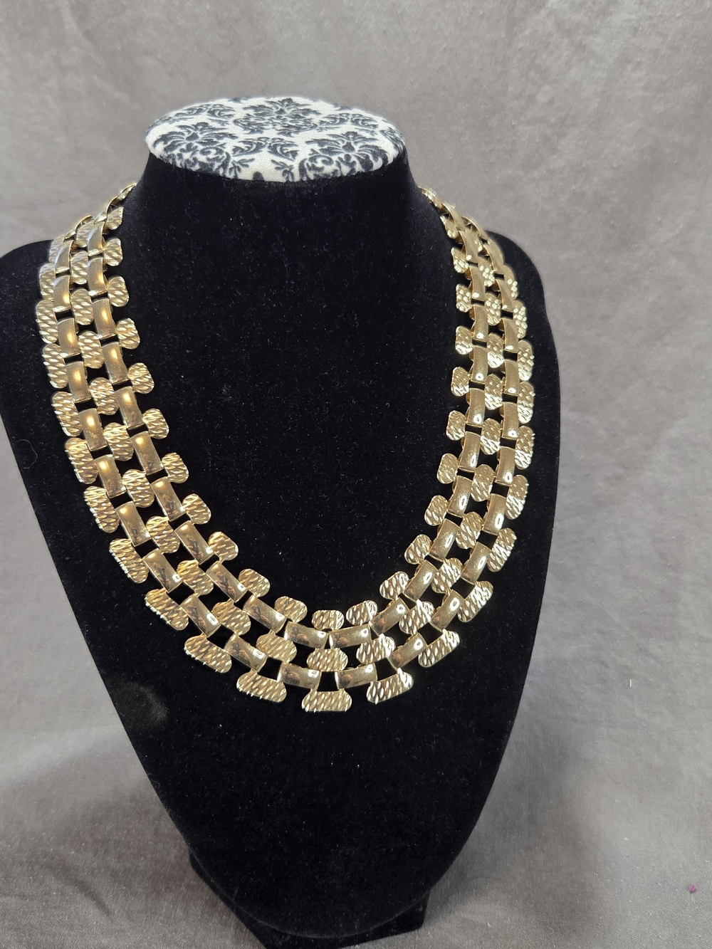 Vtg Gold Tone Wide Brick Link Collar Necklace Geometric Chevron Clasp Statement